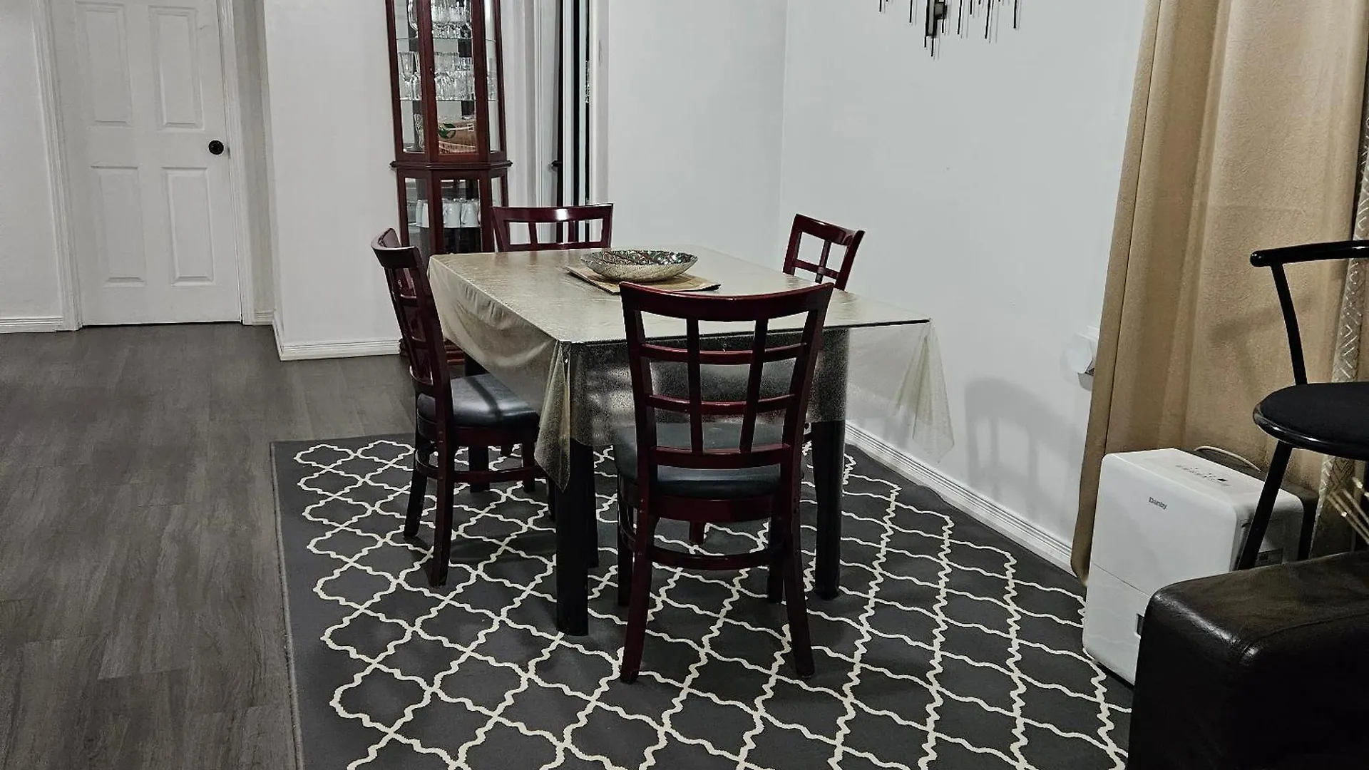 Bed & Breakfast Queen Bedroom Toronto Canada